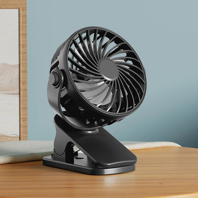 ArcticClip™ 3 em 1 - Ventilador Portátil Recarregável com Clip e Luminária Noturna